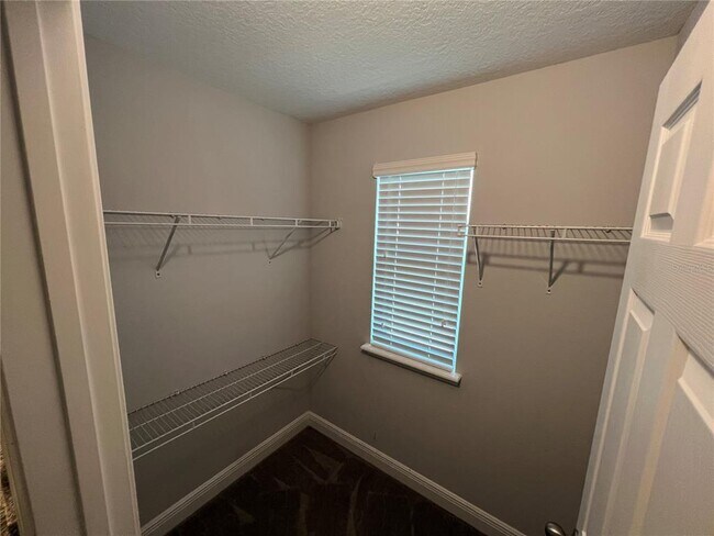 Building Photo - 5240 Landmark Dr