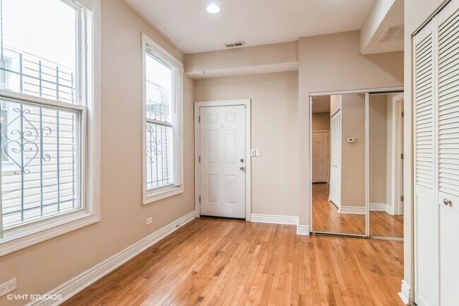 Building Photo - 1706 N Kimball Ave