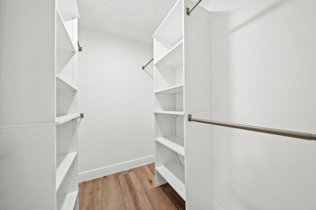 Building Photo - 2416 N W Everglades Blvd