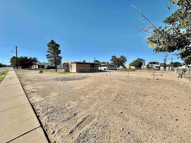 Building Photo - 819 15th St