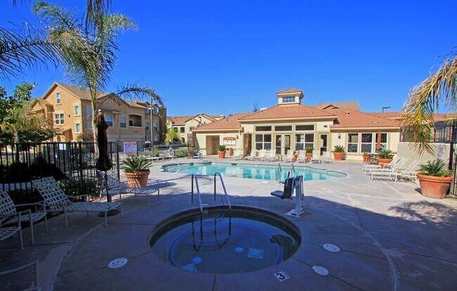 Building Photo - 2 Bed | 2 Bath | 1375 SF | Private 2 Garage | Loft Style Condominium | Owner pays WS&G