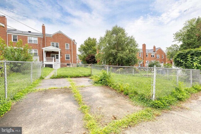 Building Photo - 1517 Dellsway Rd