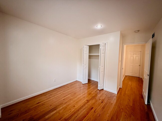 Building Photo - 102 Eaton Dr