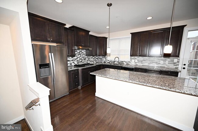 Building Photo - 2413 Glenallan Ave