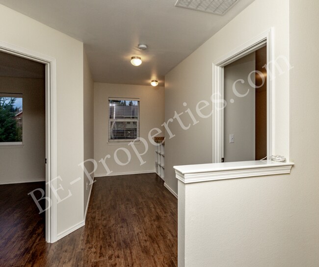 Building Photo - Puyallup Home