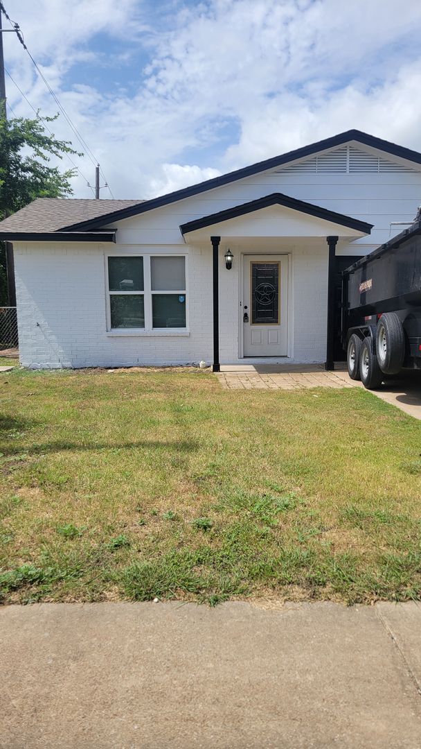 Building Photo - 1402 Miranda Ave