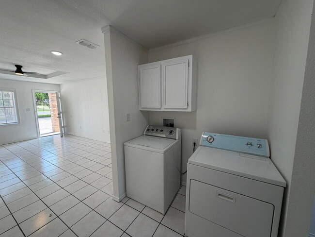 Building Photo - "Cozy and Convenient 2-Bedroom Retreat in Edinburg – Your Perfect 840 sq. ft. Haven Awaits!"