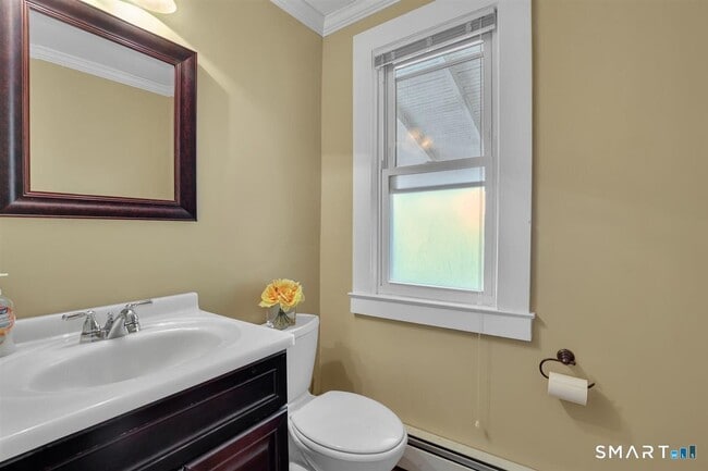 Building Photo - 36 School St