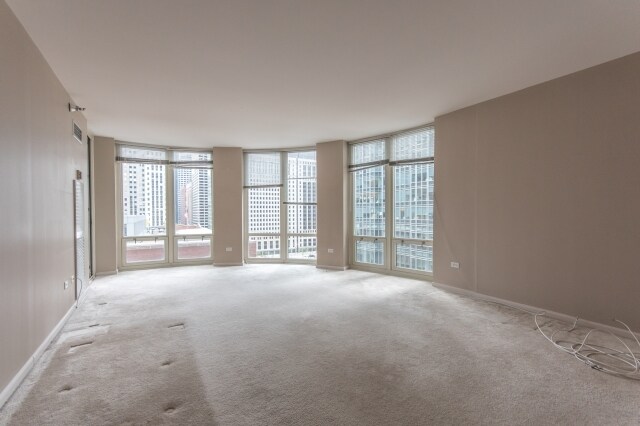 Building Photo - 345 N La Salle Dr