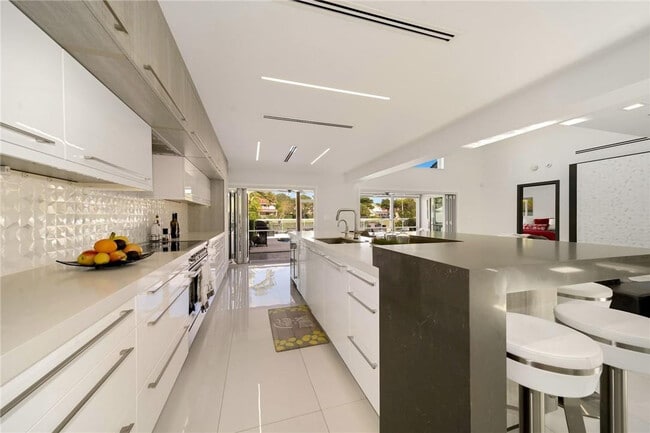 Building Photo - 11839 Highland Pl