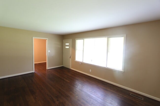 Building Photo - New On The Market with GREAT FEATURES!  Large 3 Bedroom PLUS Den!!