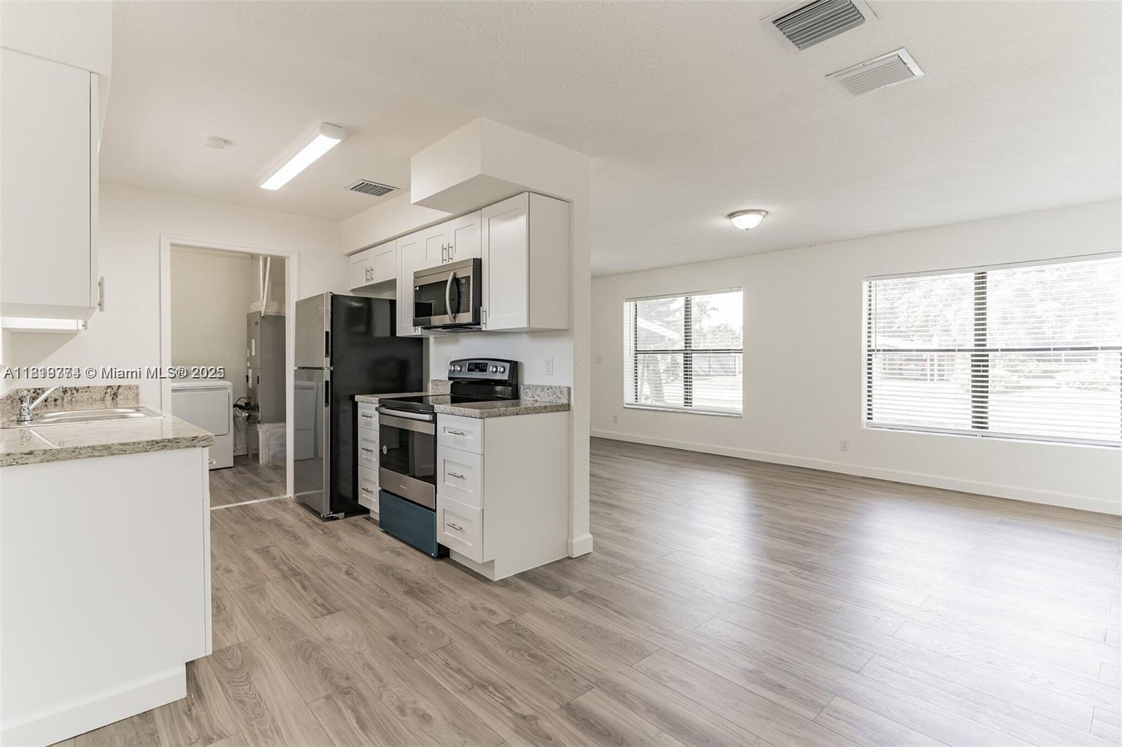 Building Photo - 650 SW 29th Ave