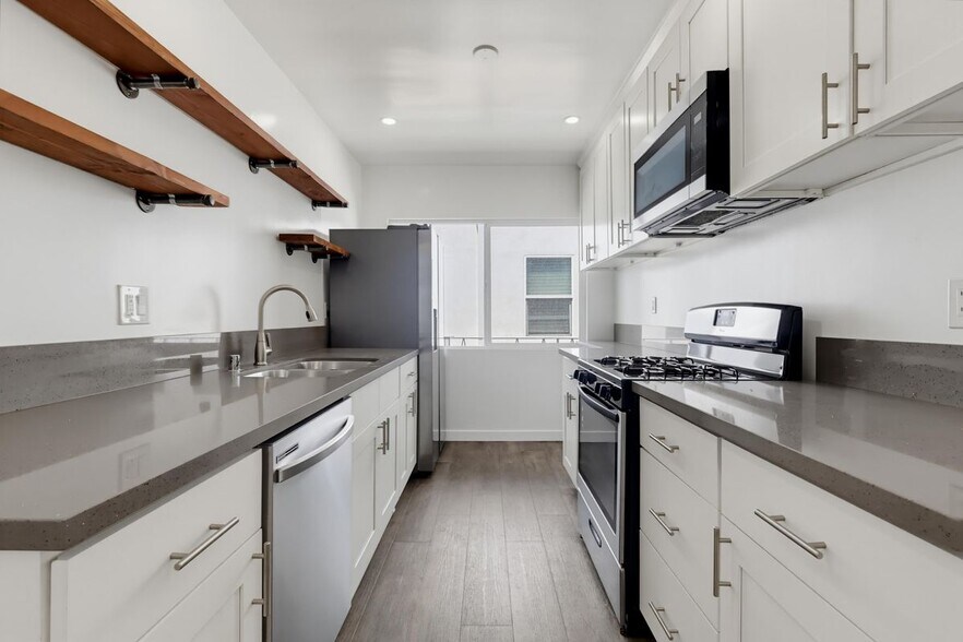 Building Photo - 6065 Pickford Pl