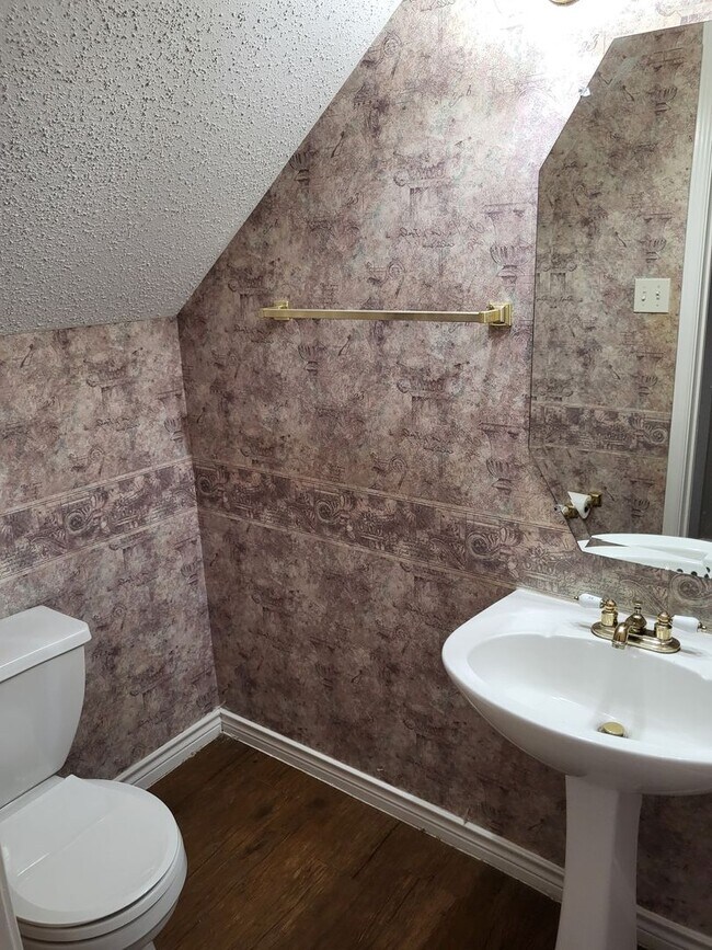 Building Photo - 6411 Clear Pool Dr