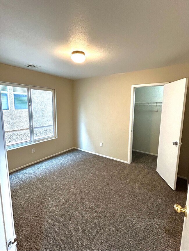 Building Photo - SW!!! OVER 2000 SQ FT!!! New Carpet!!! New Flooring!!! Freshly Painted!!! 4 bed 3 bath!!! Low Mai...