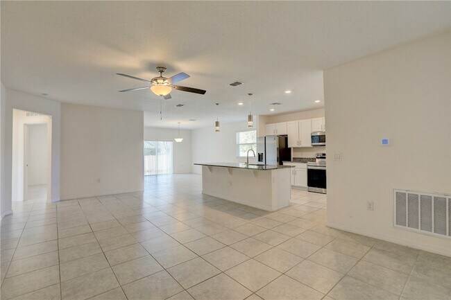 Building Photo - 406 Easy St