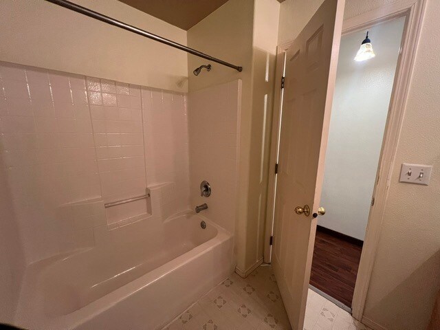 Building Photo - 3bed 3bath Great Meridian Location!