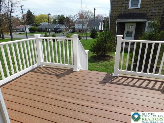 Building Photo - 1674 Best Pl