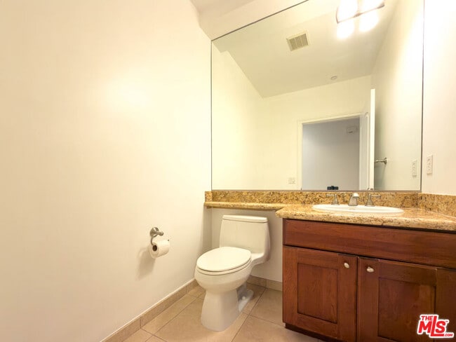 Building Photo - 11692 Darlington Ave