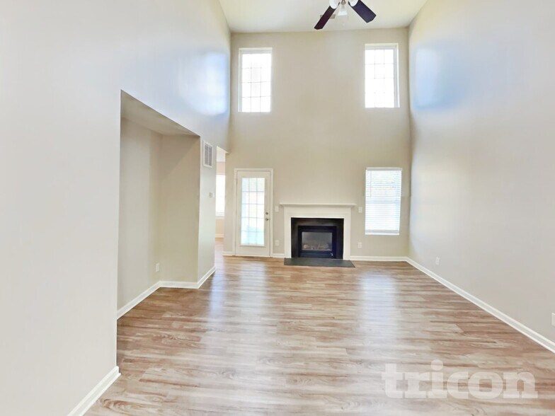 Building Photo - 693 Winners Point