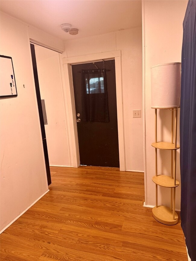 Building Photo - 826 Kacy Ln