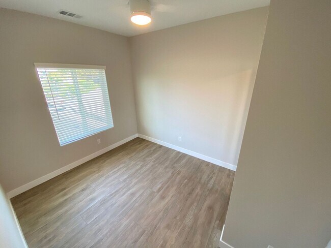 Building Photo - Newer Build, 4BD/2BA
