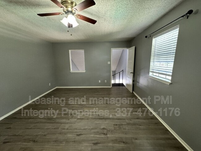 Building Photo - 300 Lozes Ave