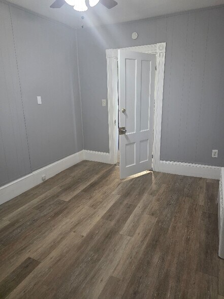 Building Photo - 560 Pine St