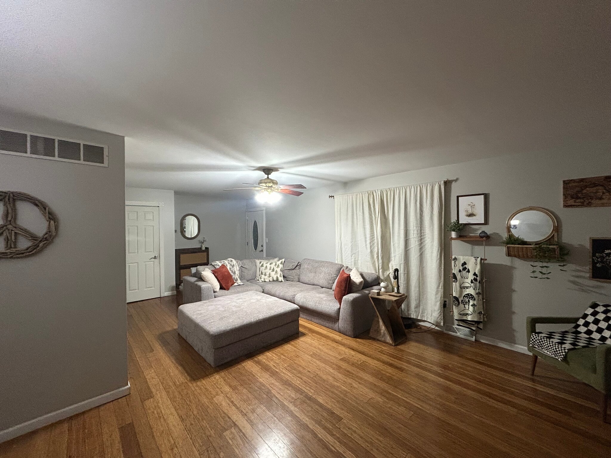 Building Photo - 479 Meadow Ln