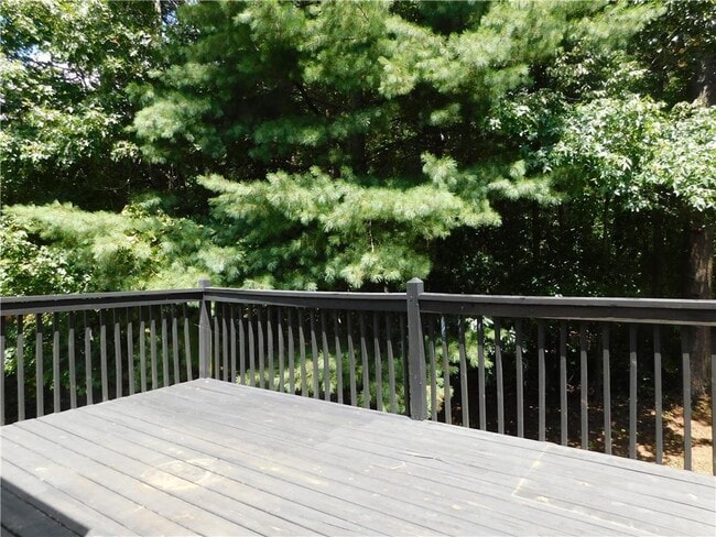 Building Photo - 576 Greenwood Park Way