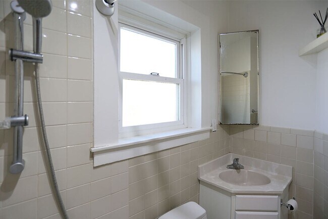 Building Photo - 1445 Cabrillo St