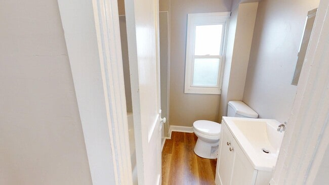 Building Photo - 2818 E 119th St