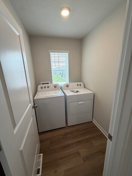 Building Photo - 17021 Persimmon Ln