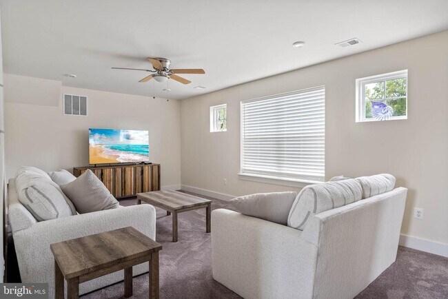 Building Photo - 36081 Windsor Park Dr