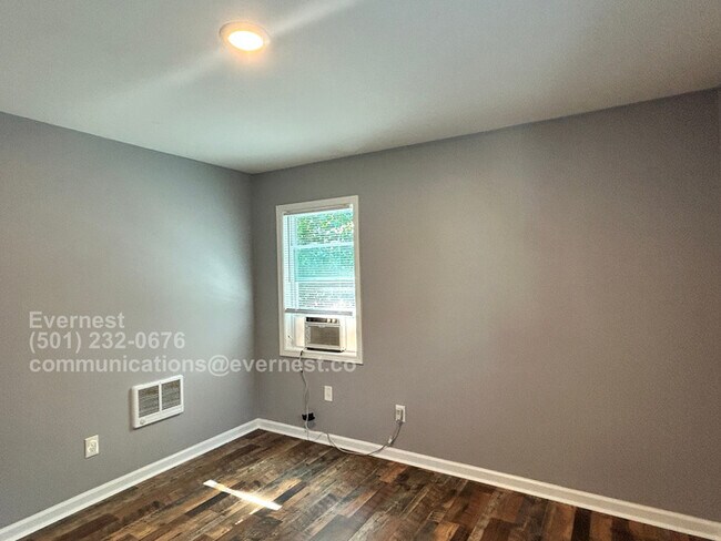 Building Photo - 736 N Montgomery St