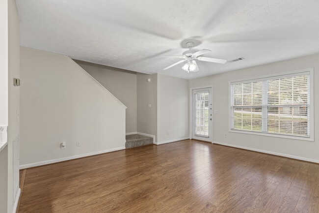 Building Photo - 1477 N Donahue Dr