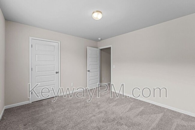 Building Photo - 5033 Vine Ln