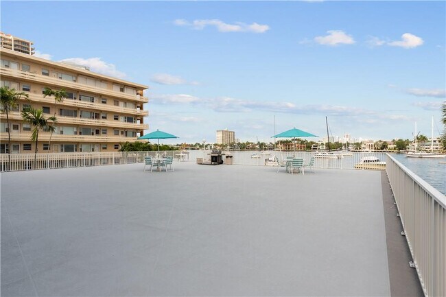 Building Photo - 95 N Birch Rd