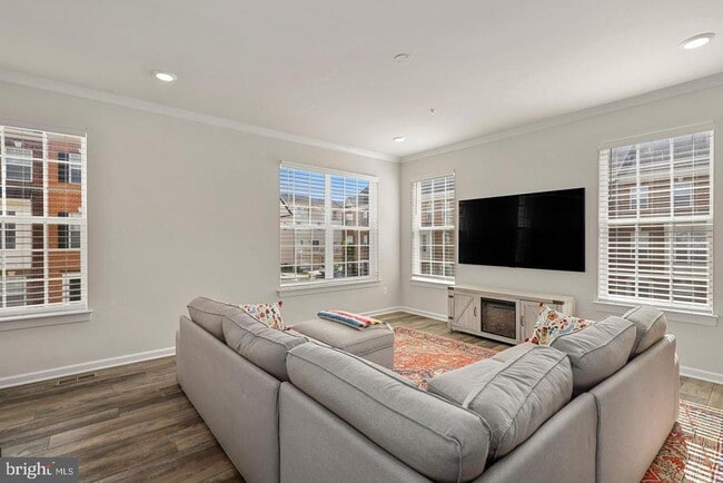 Building Photo - 7132 McHenry Mews