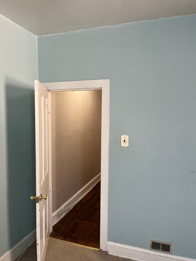 Building Photo - 216 Rochelle Ave