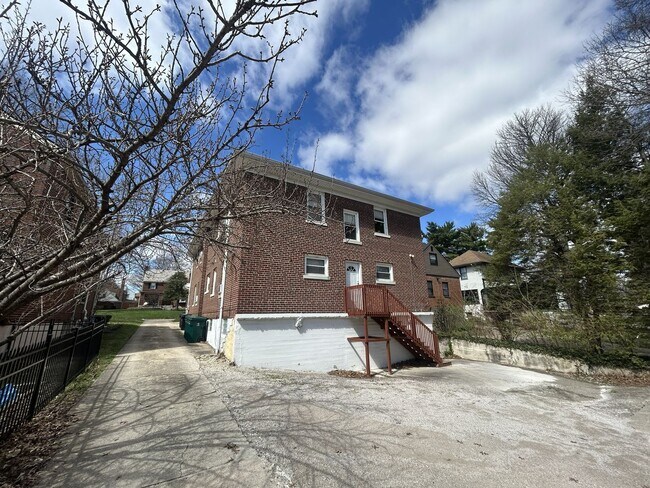 Building Photo - 6338 Hamilton Ave