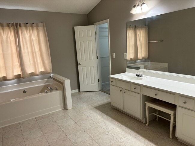 Building Photo - 1718 Bentridge Dr NW