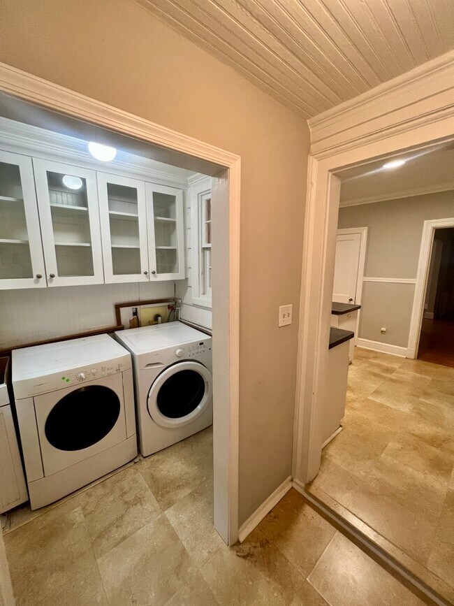 Building Photo - Beautiful Four Bedroom House, Right Off Grove and Patterson!! Lawn Care Included!!