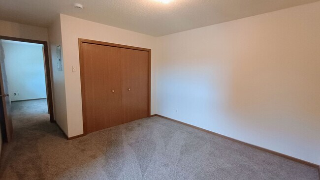 Building Photo - 488 N Welco Dr