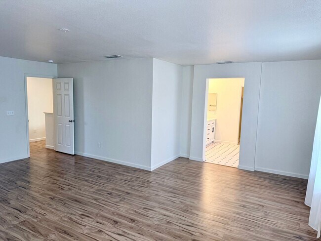 Building Photo - 4931 Winamac Dr