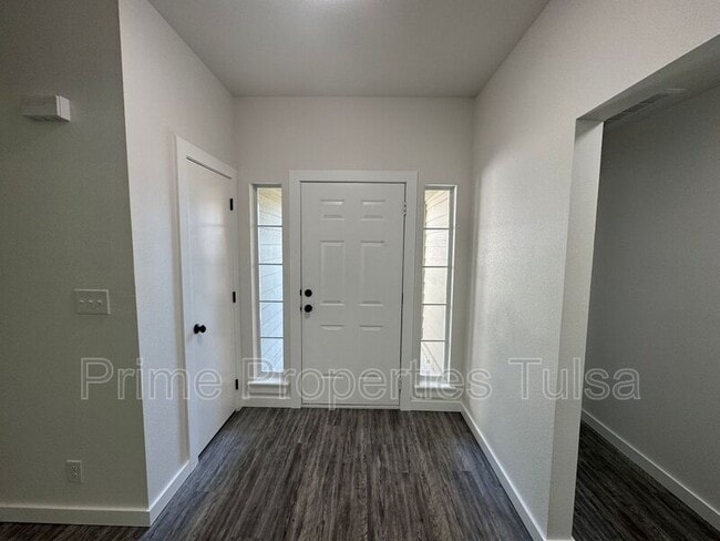 Building Photo - 1208 S 35th St