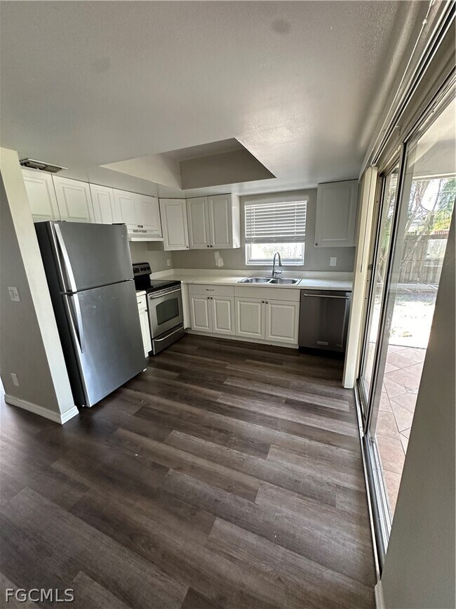 Building Photo - 3705 Country Club Blvd