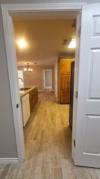 utility room just off kitchen - 203 Bluebonnet St