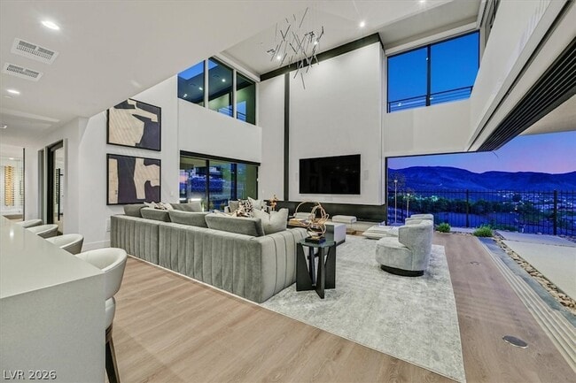Building Photo - 807 Magnum Cliff Ct