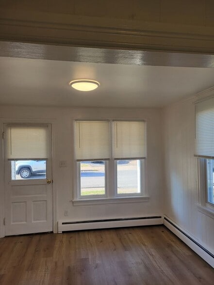 Building Photo - 1024 N High St